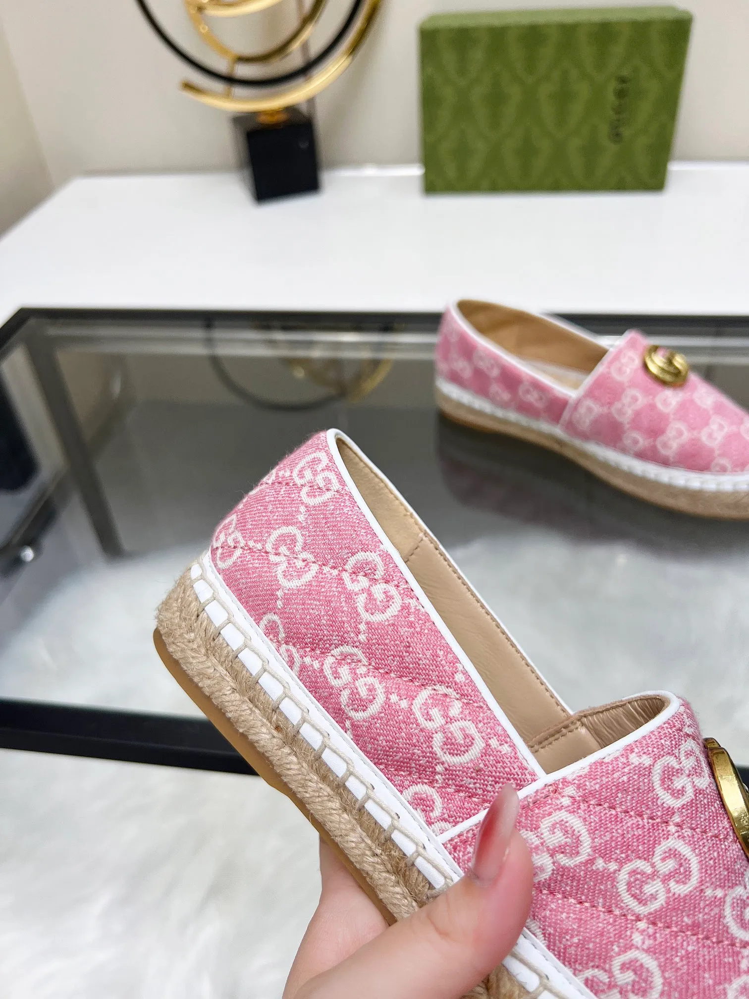 👟👟Ex-factory price 380👟👟 🌈🌈2024 new color early spring Gucci 🗽🗽Gucci classic logo logo canvas fisherman shoes, espadrille shoes are made of double G imported fabric. The color of the brand's double G letter cross-woven pattern will be reinterpreted every season, and the charm of the collection elements will be interpreted through more fresh and eye-catching materials and designs. •Pink, dozens of colors, choose as you like, choose as you like •Women’s style •Number of sizes 35-42